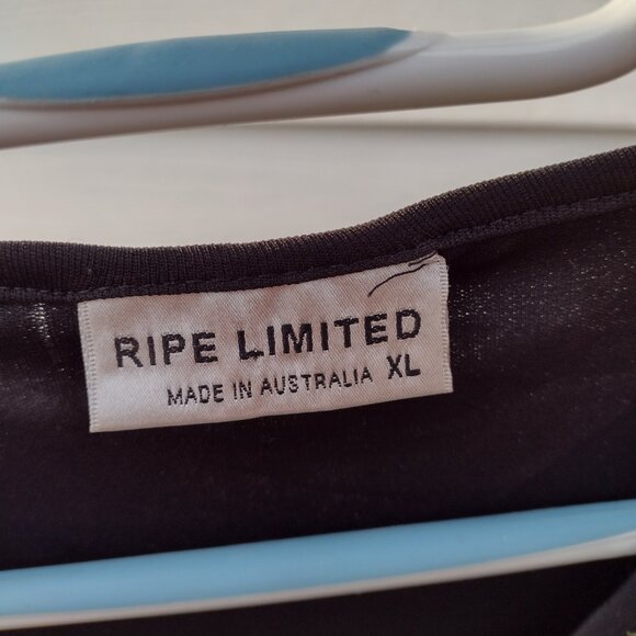 A "Ripe Limited" Dress - Picture 3 of 4